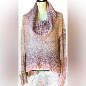 Knit Oversized Cowl Neck Sweater
Medium
Like New